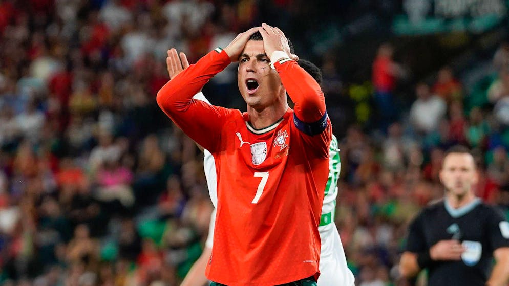 Cristiano Ronaldo scheitert vom Punkt.