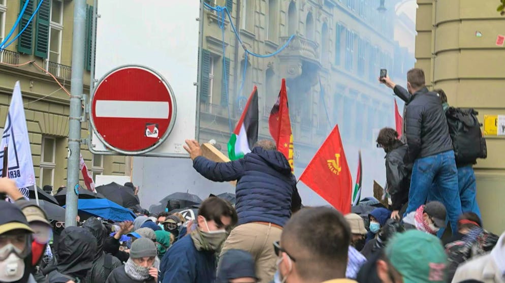 In Bern on Saturday, an unauthorized Palestine demonstration resulted in damage to property.
