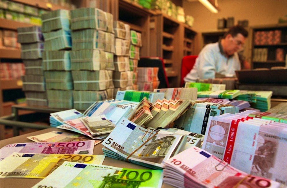 À l'insu de l'homme, son grand-père avait caché une boîte en bois dans les murs de la maison (illustration image d'archive).