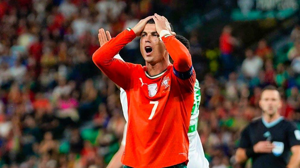 Cristiano Ronaldo fails to score from the spot.