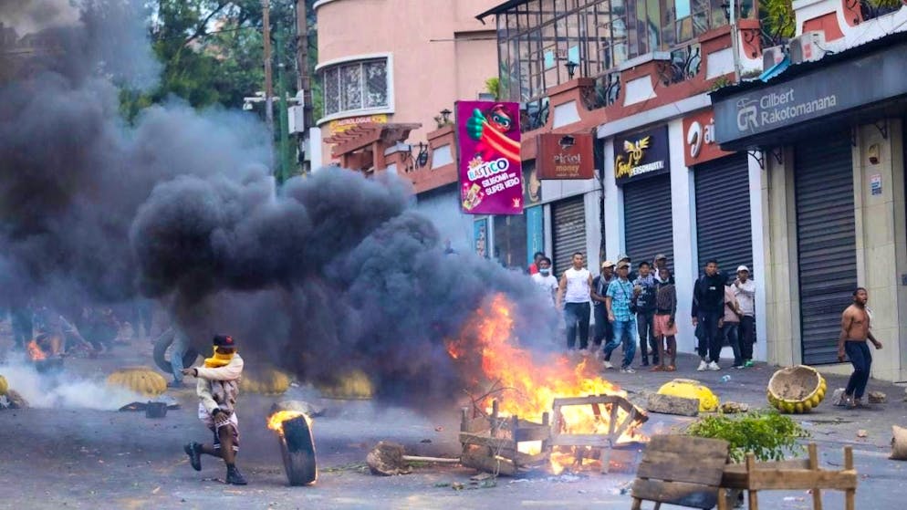 ARCHIVE - Demonstration in Madagascar. Photo: Mamyrael/AP/dpa/Archive