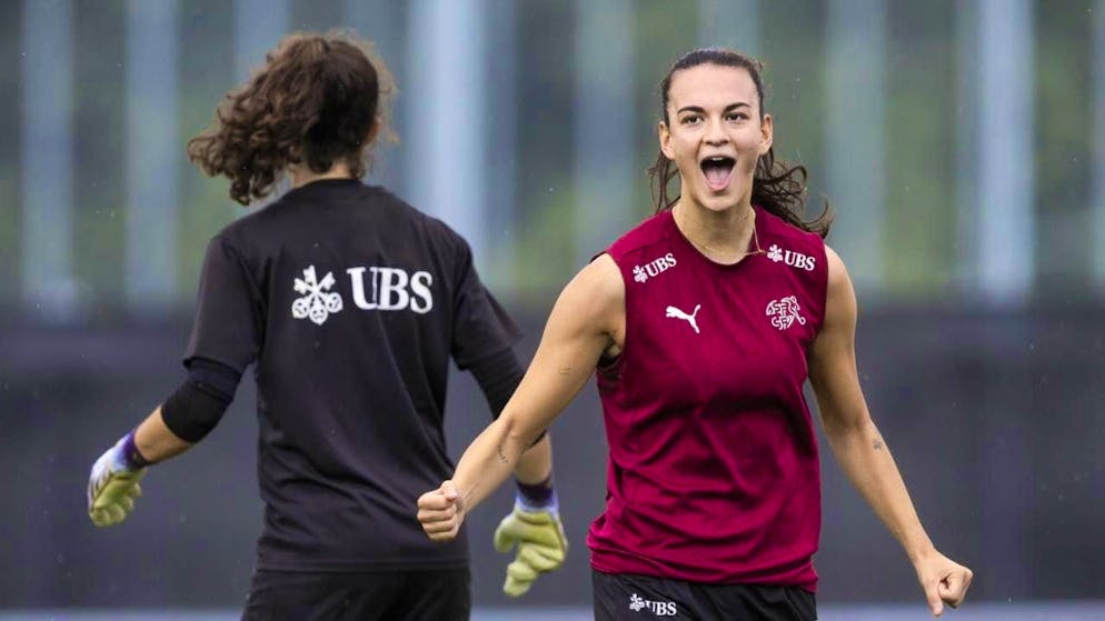 Riola Xhemaili scores three times shortly before the Swiss national team's next match