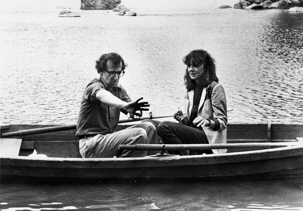 Keaton. Manhattan États-Unis 1979 / Woody Allen Un couple dans un bateau : WOODY ALLEN (Isaac Davis) et DIANE KEATON (Mary Wilkie)