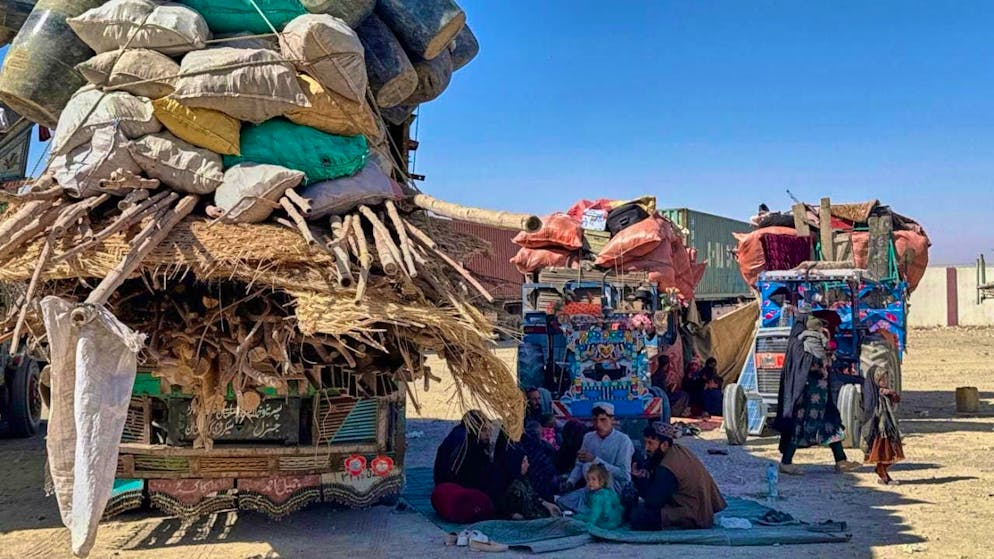 Afghan refugees at the Pakistani border. Photo: Uncredited/AP/dpa/Archive