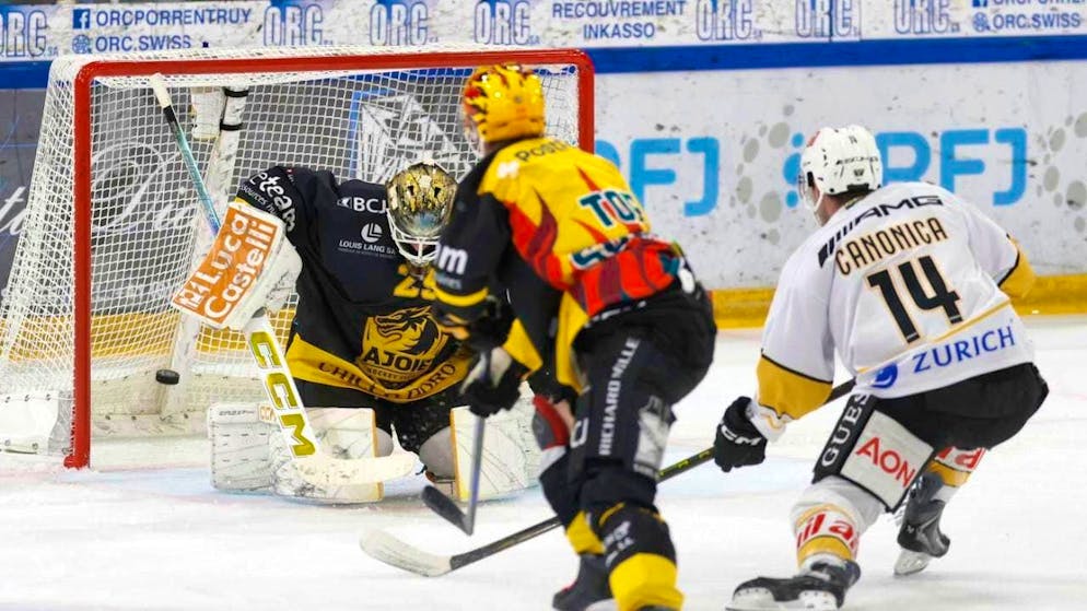 Lorenzo Canonica scores the winner for Lugano while shorthanded