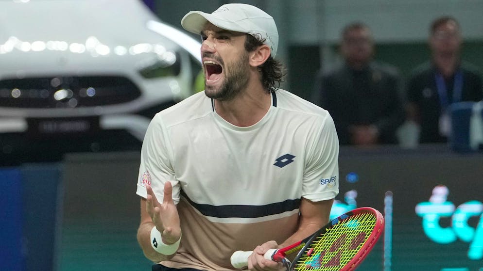 Conte de fées à Shanghai. Sous les yeux de Federer, Valentin Vacherot bat son cousin et écrit l'histoire !