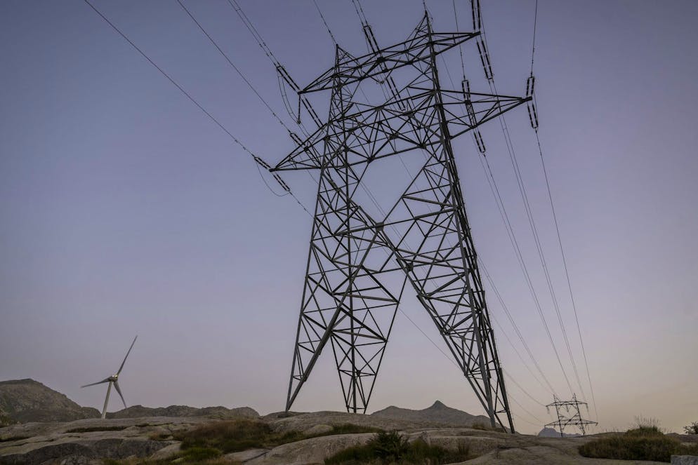 Les consommateurs ont payé depuis 2022 un quart de milliard de francs de trop pour la stabilisation du réseau électrique, selon la NZZ am Sonntag.