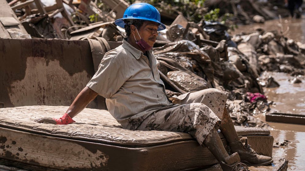 Unwetter in Mexiko: 260 Orte von Aussenwelt abgeschnitten - Gallery. Anwohner brauchen Hilfe, ihre Häuser sind voller Schlamm und Trümmer.