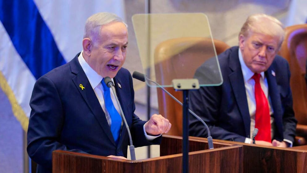 Il primo ministro israeliano Benyamin Netanyahu (a sinistra) e il presidente statunitense Donald Trump alla Knesset.