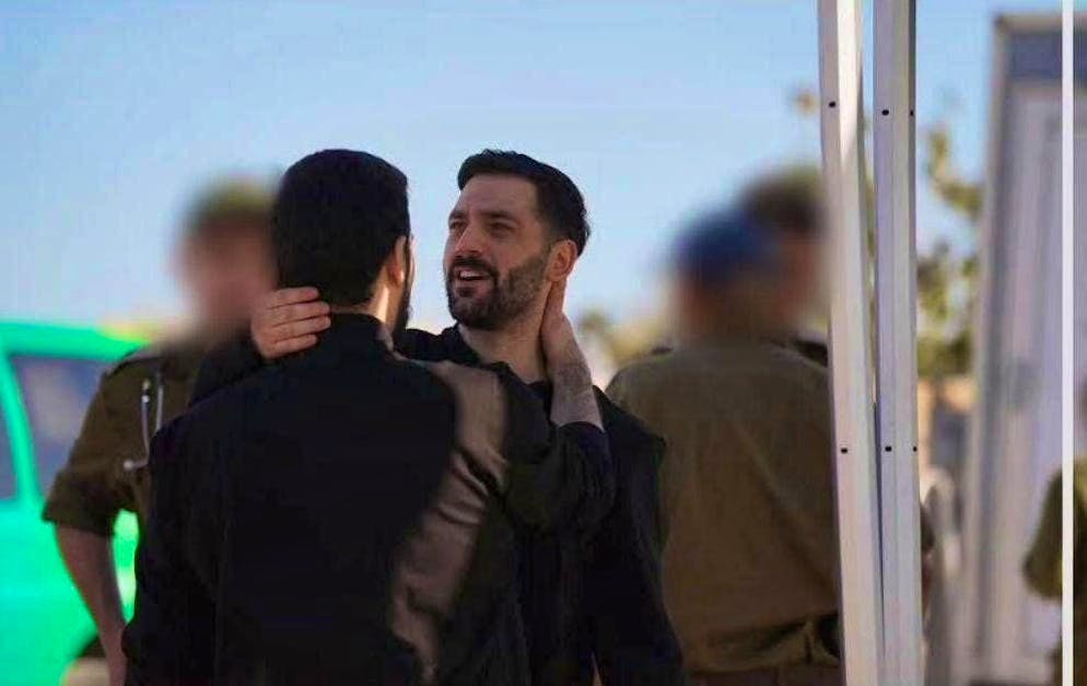 Gali and Ziv Berman: The first photo in freedom. 