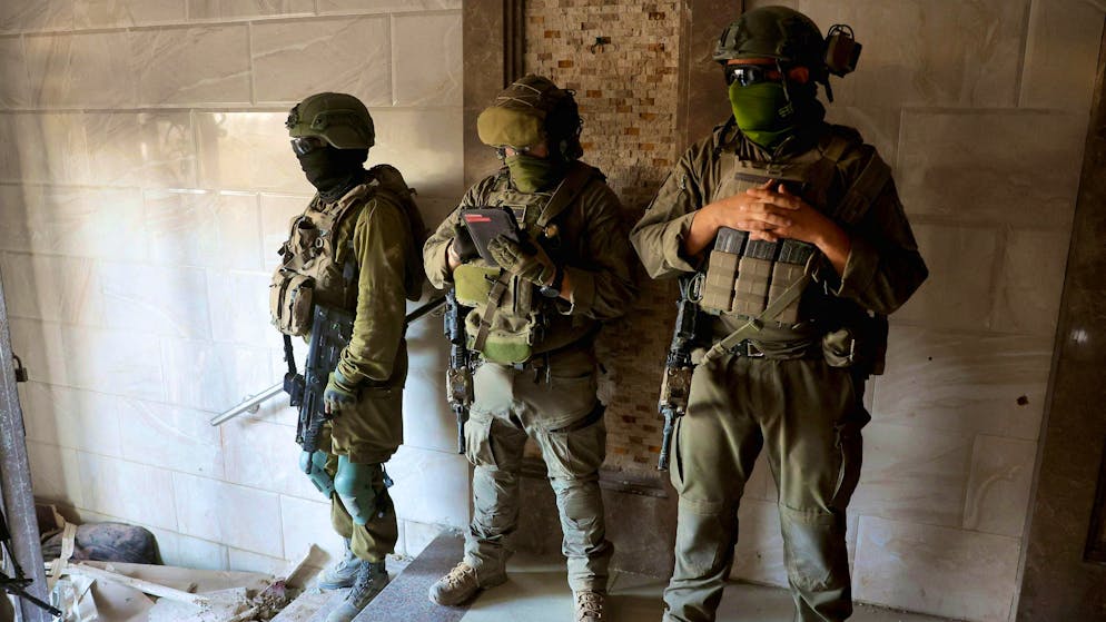 Israeli army soldiers in a building in Gaza City. (October 3, 2025)