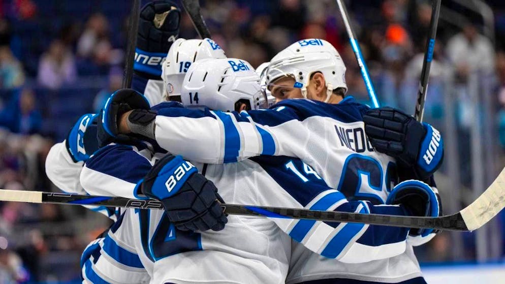 Nino Niederreiter and the Winnipeg Jets celebrate a commanding 5-2 victory