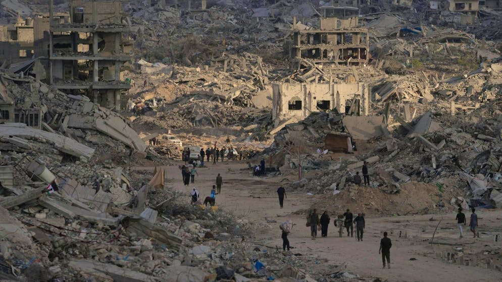 Palestinians return to ruined landscapes without infrastructure - like Gaza City. (October 12, 2025)