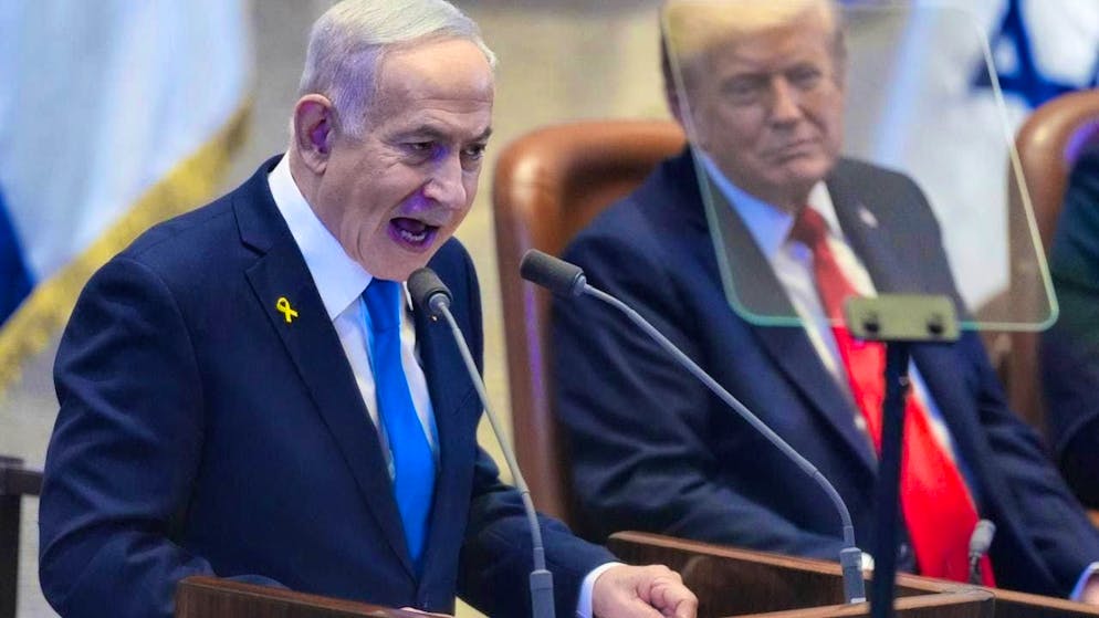 US President Donald Trump (r) listens to Israeli Prime Minister Benjamin Netanyahu's speech to the Knesset, the Israeli parliament. Photo: Evan Vucci/AP Pool/AP/dpa