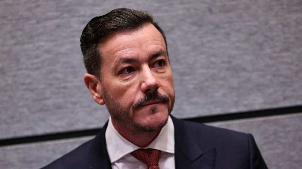 Der Prozess gegen den Investor und Gründer der Pleite gegangenen Signa-Gruppe René Benko wurde am Landesgericht in Innsbruck auf Mittwoch vertagt. 