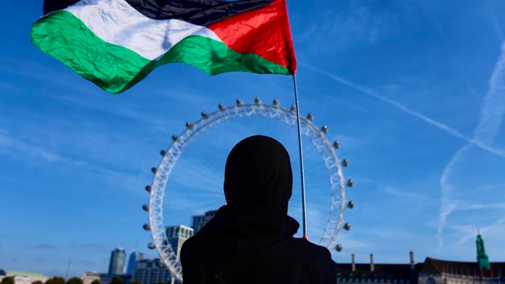 Palästinas Flagge weht über London: Eine neu lancierte Volksinitiative verlangt, dass die Schweiz den Staat Palästina anerkennen soll, so wie es zahlreiche andere Staaten bereits getan haben. (Themenbild)