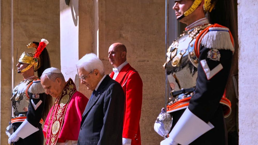 Le pape Léon XIV a été accueilli au Quirinal par le président italien Sergio Mattarella.
