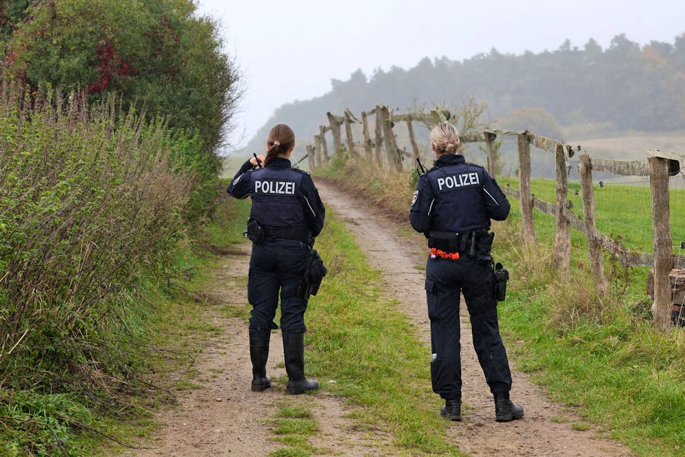 Tagelange Suche nach Grundschüler: Leiche im Wald gefunden - Gallery. Ermittler gehen derzeit davon aus, dass es sich bei einer in einem Waldstück bei Güstrow gefundenen Kinderleiche um den vermissten achtjährigen Fabian handelt.