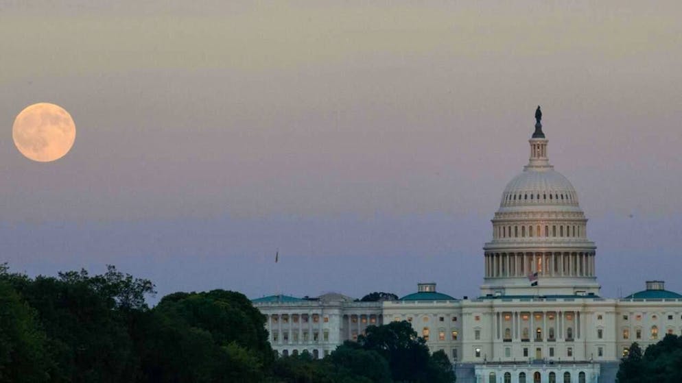 Der US-Kongress hat diesen Sommer gegen das zur SpaceX-Gruppe von Elon Musk gehörende Satellitennetzwerk Starlink eine Untersuchung eingeleitet. Starlink soll Online-Betrugszentren in Myanmar Internetzugänge bereitgestellt haben.(Archivbild)