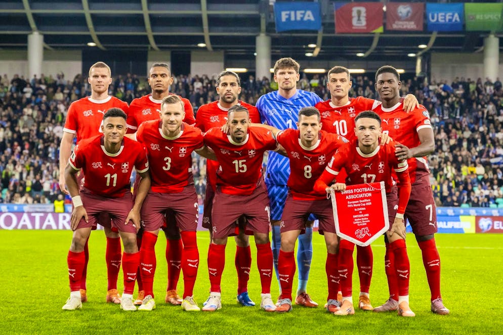 I giocatori della Svizzera posano prima della partita del Gruppo B delle qualificazioni UEFA della Coppa del Mondo FIFA 26 tra Slovenia e Svizzera, allo stadio Stozice di Lubiana, Slovenia, lunedì 13 ottobre 2025. (KEYSTONE/Anthony Anex)