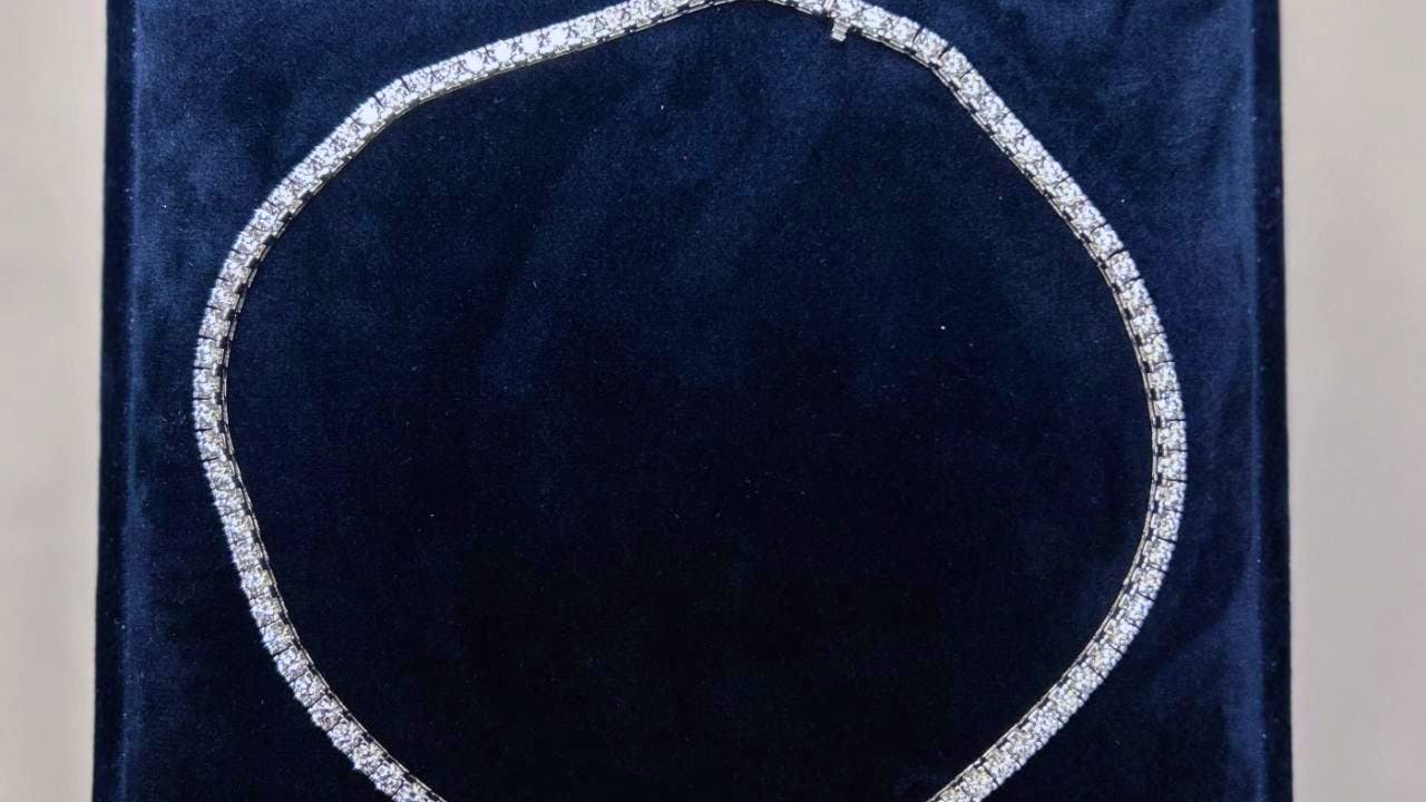 Smuggling. Customs find diamond necklace worth 80,000 francs in Basel