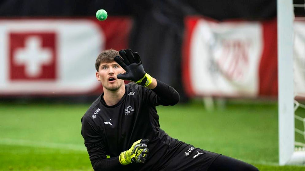 Elvedi stark, Alternative für Embolo gesucht - Gallery. Im Training fast mehr beschäftigt als in den beiden Matches: Goalie Gregor Kobel