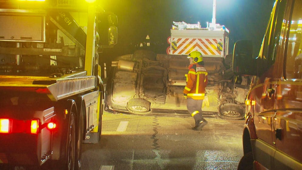 Man (66) crashes his car into roadworks on the A1. The fire department had to free the man from the vehicle and the emergency services resuscitated him on site.