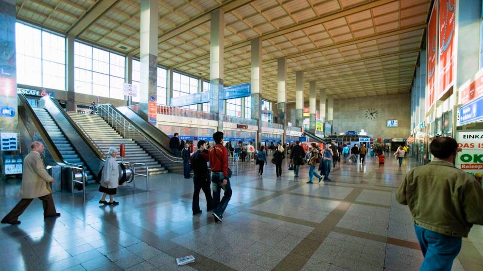Nel mirino delle minacce anche le stazioni dei treni. (foto d'archivio)