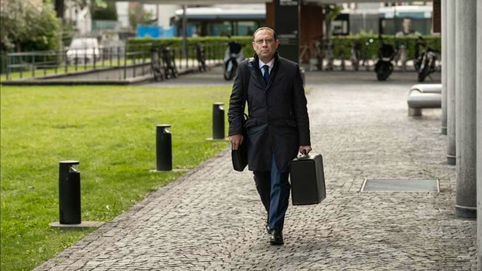 Processo ai due agenti al via. Il procuratore: «Gobbi avrebbe dovuto essere sottoposto a un test del sangue»