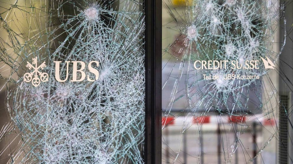 Cracks in the financial giant: Following the court ruling on the CS write-down, the forced merger of UBS and Credit Suisse is once again being criticized.