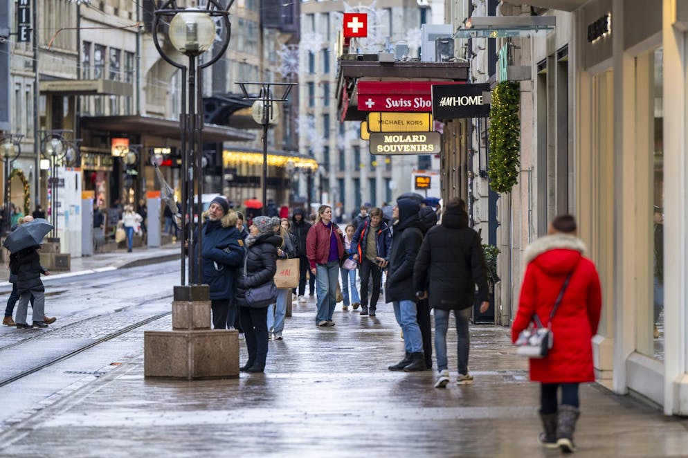 Plusieurs votations ont déjà eu lieu à Genève sur les ouvertures dominicales. D'un point de vue légal, le scrutin du 30 novembre n'est pas annulé, mais repoussé d'un an au maximum, à compter du constat de l'aboutissement du référendum, selon la chancelière d'Etat.