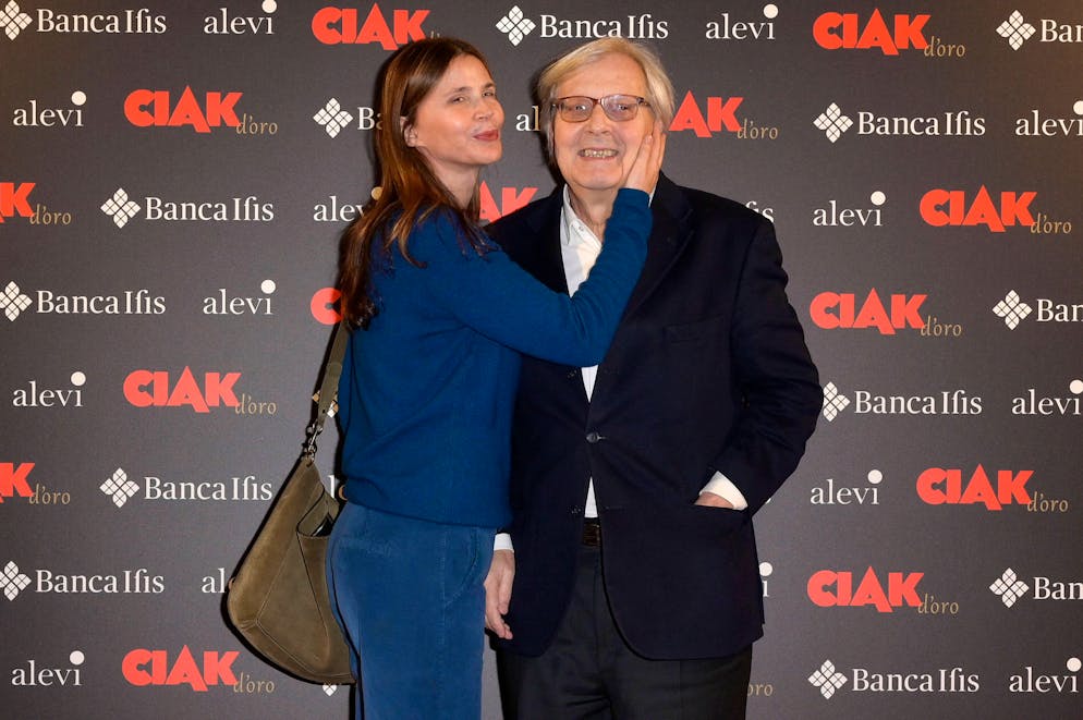 Sabrina Colle con il compagno Vittorio Sgarbi in uno scatto del 20 gennaio 2024. 