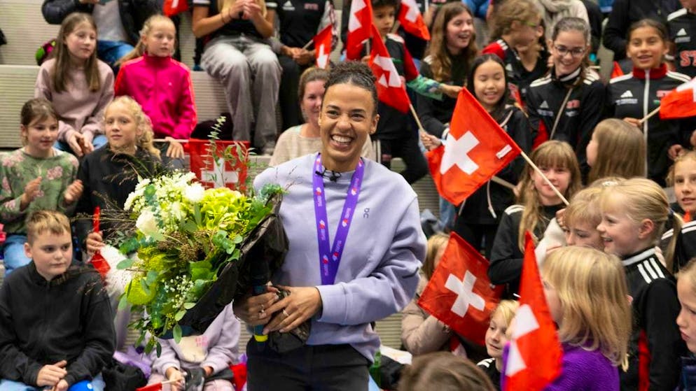 Celebrated by her home community of Köniz near Bern: Ditaj Kambundji.