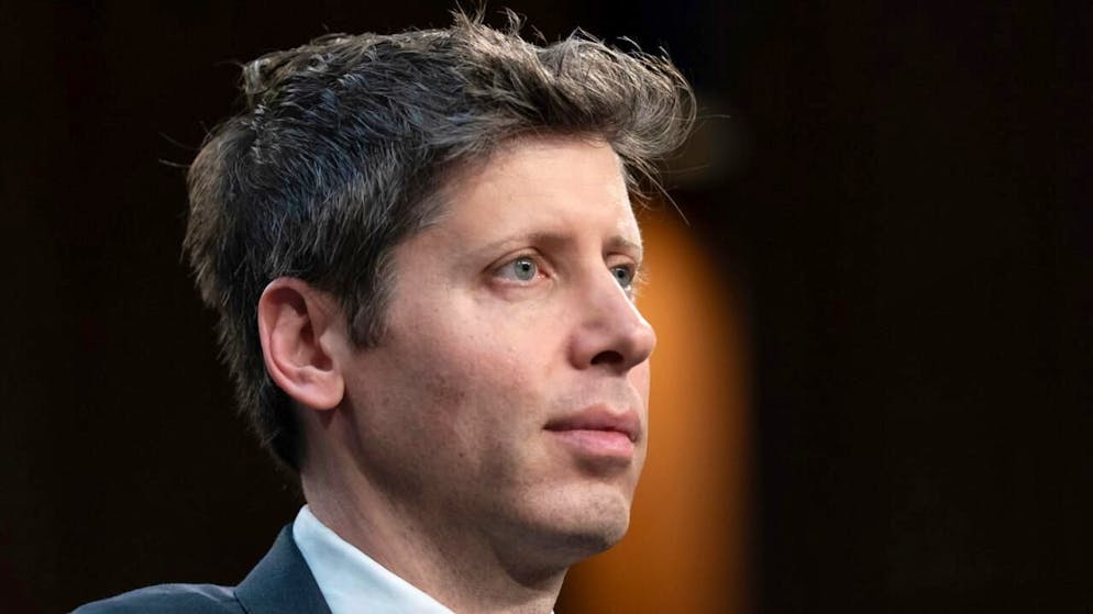 Laut dem Chef der Entwicklerfirma OpenAI, Sam Altman, soll es bis Jahresende auch Erotik vom Chatbot geben. (Archivbild)