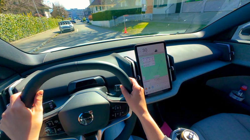 In der 30er Zone hätte Laila den Tacho gerne im Blickfeld, ohne den Kopf zu drehen.