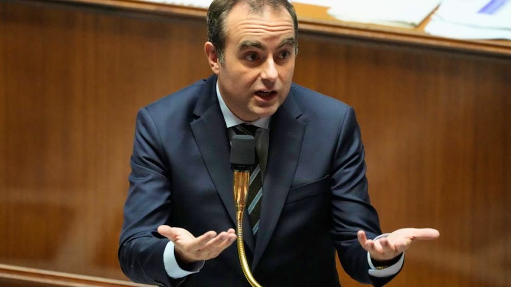 Der französische Premierminister Sébastien Lecornu spricht in der Nationalversammlung. Foto: Michel Euler/AP/dpa