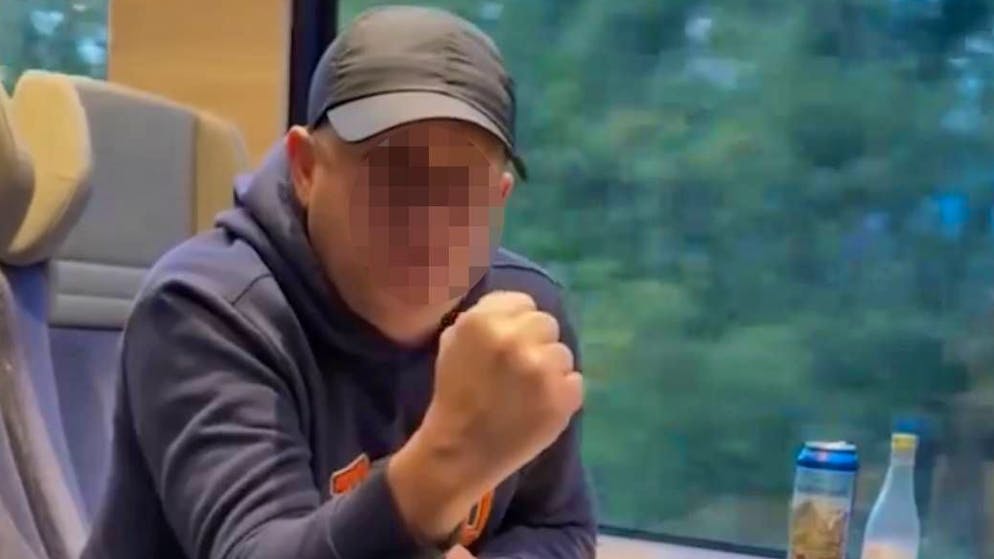 Ukrainisch als Auslöser: Eine Familie hat im Zug zwischen Interlaken und Spiez gefilmt, wie ein Russe sie bedrängt und nötigt.