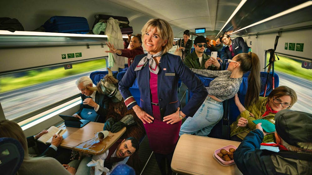 Actress and comedy star Anke Engelke plays train manager Tina in the web series.