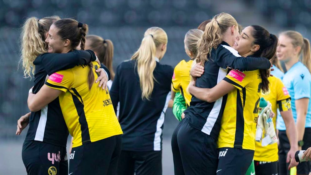 Zufriedene YB-Frauen: Die Schweizer Meisterinnen erreichen im Europa Cup die Achtelfinals.