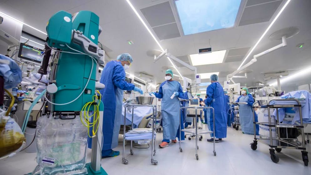 Am Universitätsspital Genf (HUG) haben Ärztinnen und Ärzte erstmals ausserhalb der USA eine partielle Herztransplantation durchgeführt. (Symbolbild)