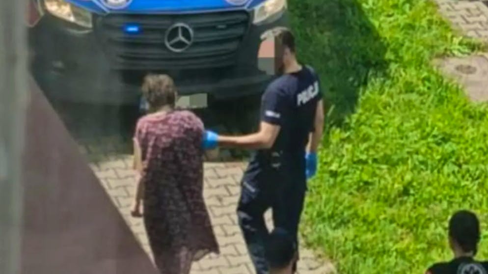 Nach 27 Jahren ist Mirella das erste Mal wieder an der frischen Luft. 