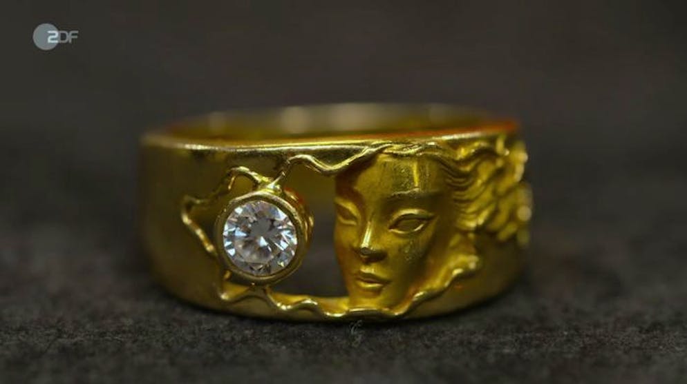 «Bares für Rares»: Horst Lichter verzieht plötzlich schmerzhaft sein Gesicht: «Ich brauche Hilfe». Ein Ring mit Frauengesicht aus einer spanischen Manufaktur kam auch unter den Hammer.