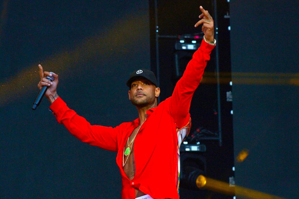 Cette garde à vue, qui peut durer 48 heures, vise à interroger celui dont le vrai nom est Elie Yaffa, sur la plainte déposée en août 2024 pour harcèlement moral et cyberharcèlement par Gims, 39 ans, et sa compagne Demdem, 38 ans.