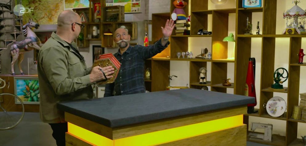 «Bares für Rares»: Horst Lichter verzieht plötzlich schmerzhaft sein Gesicht: «Ich brauche Hilfe». In der Mittwochsausgabe der ZDF-Trödelshow «Bares für Rares» brachte eine alte Quetschkommode Horst Lichter an den Rand der Verzweiflung: «Ich brauche Hilfe.»