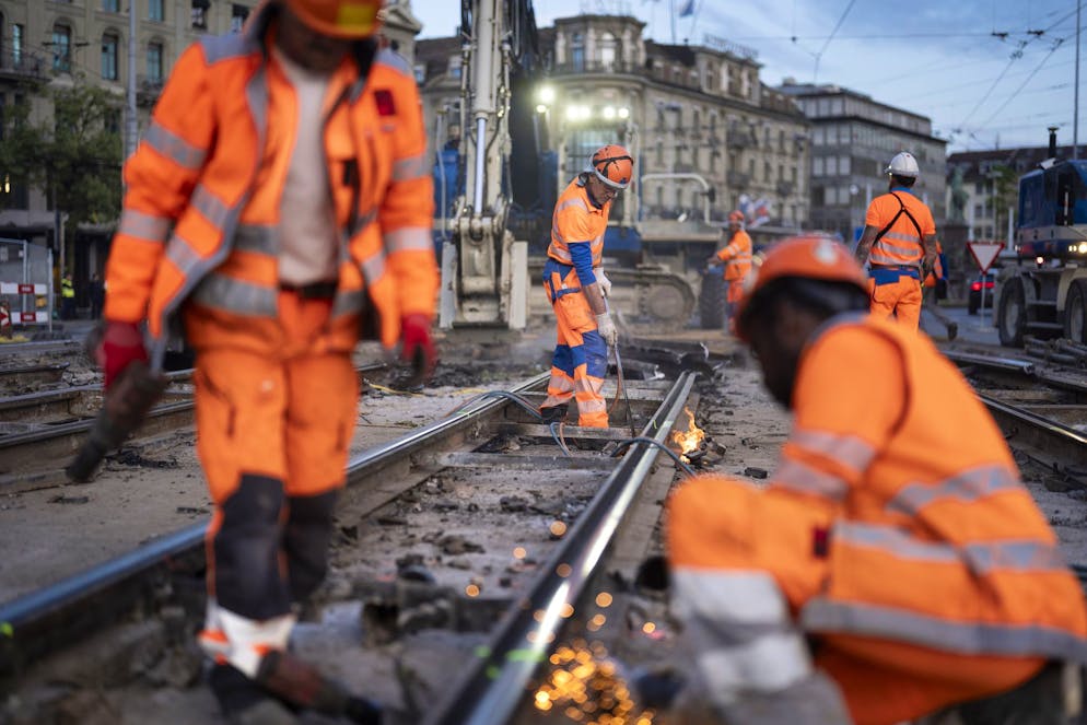 In mehreren Regionen der Schweiz wollen die Bauarbeiter an Protesttagen die Arbeit niederlegen.
