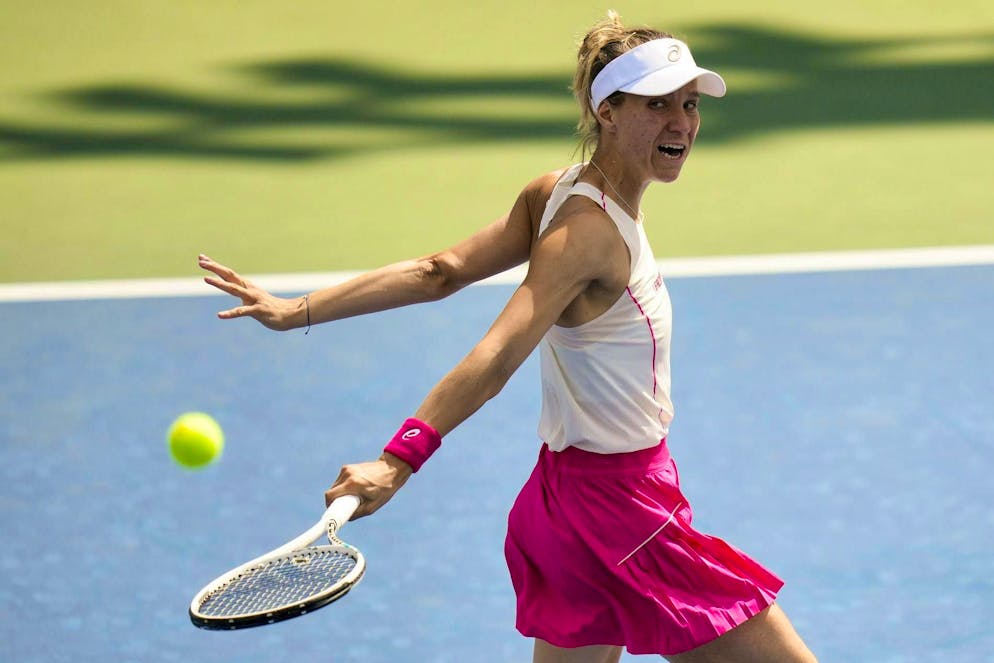 Viktorija Golubic wins against Marie Bouzkova in three sets.