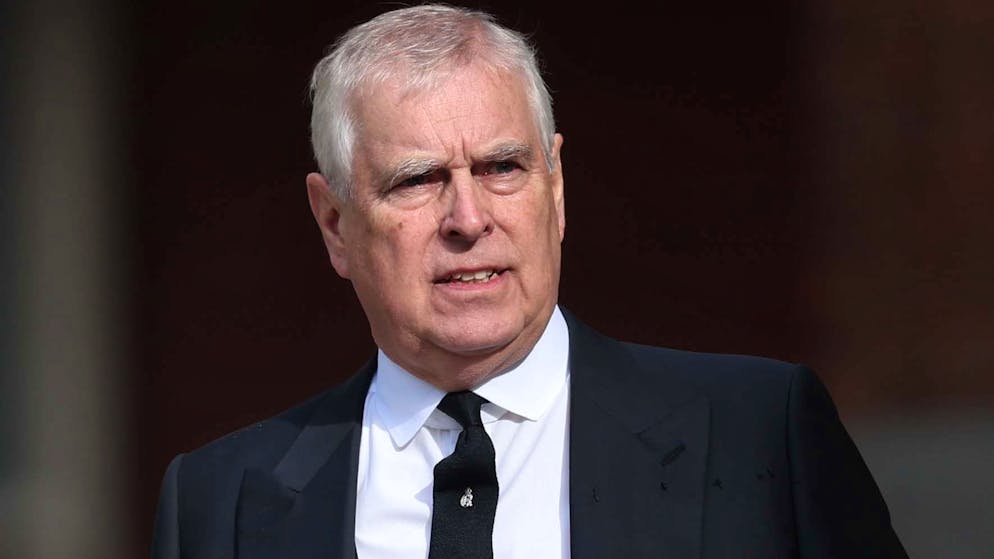 Royal Family. Il principe Andrea rinuncia ai titoli, travolto dagli scandali