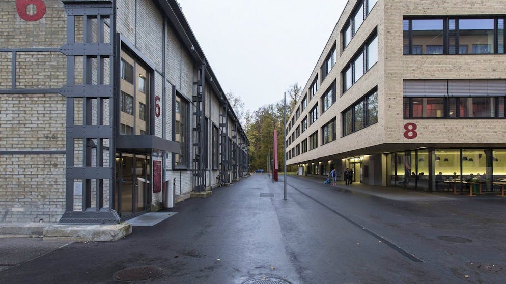 Additional security measures initiated. Threats at PH Bern - police stop person