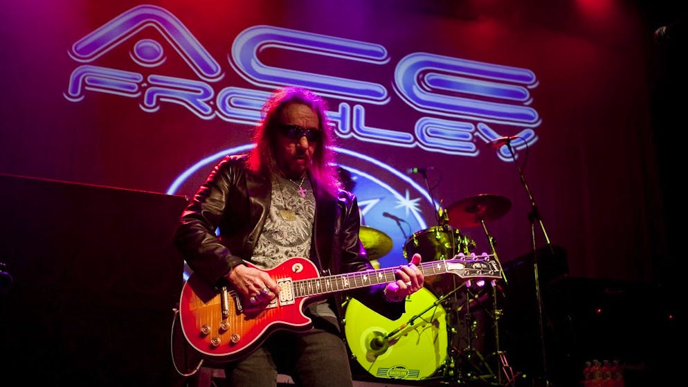 Ex-Kiss-Gitarrist Ace Frehley mit 74 Jahren gestorben - Gallery. Ace Frehley bei einem Solokonzert in Australien (1. Februar 2010)