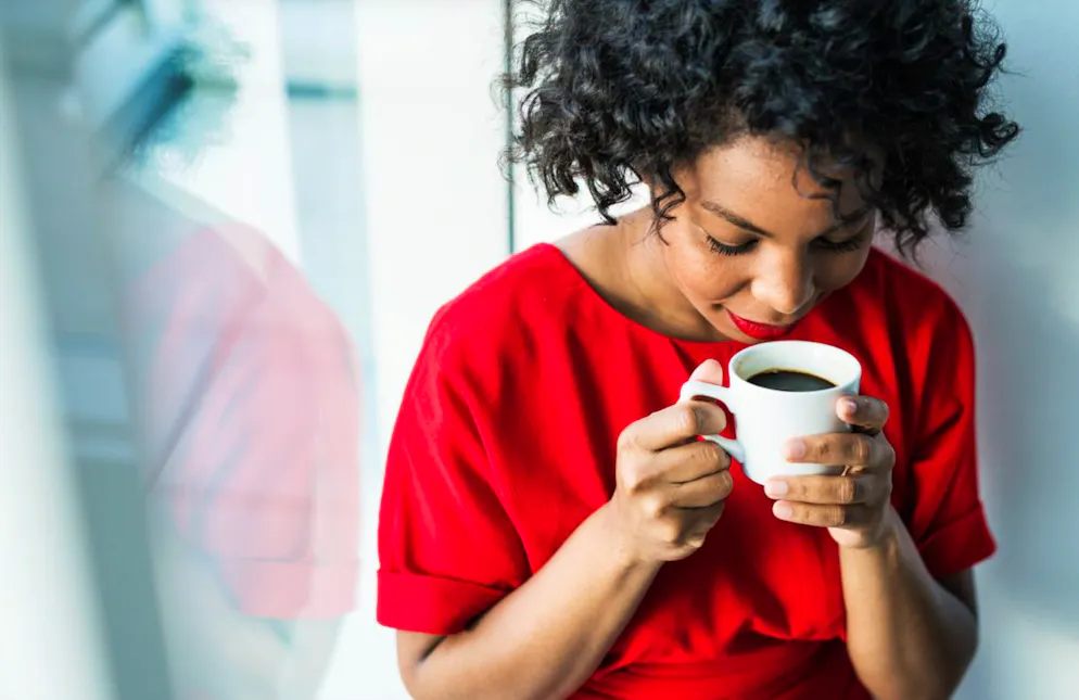 Kaffe-Facts und kurioses. Die Super-Zutat Koffein verhindert nicht nur Müdigkeits-Gefühle, sie kann auch leichte Kopf- und andere Schmerzen geringeren Ausmasses vertreiben.